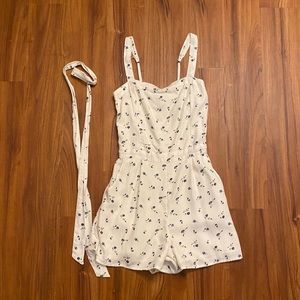 🏮2/$70 SALE floral dainty romper with matchi…